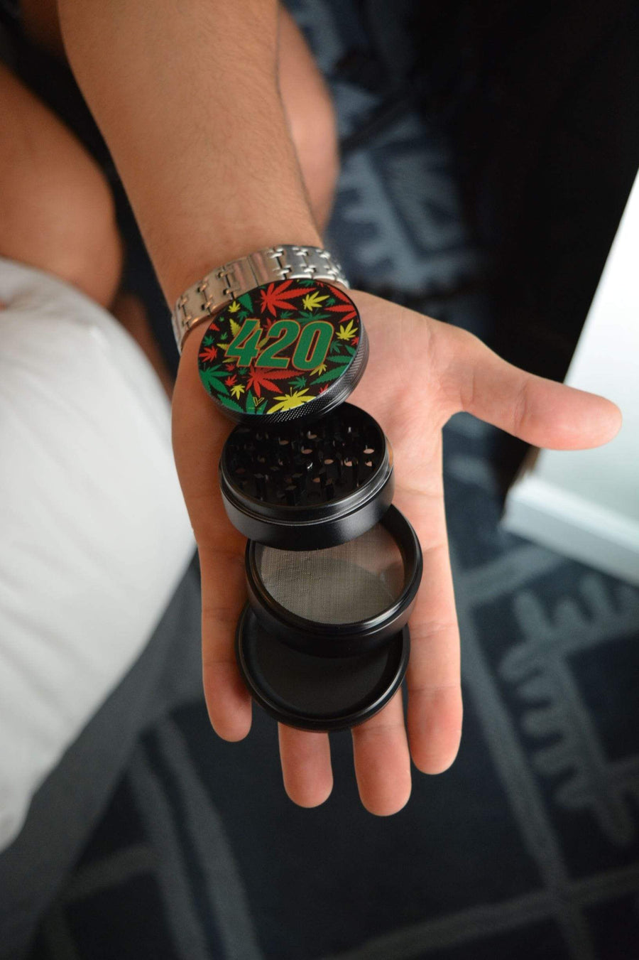 V Syndicate 420 Rasta 4-Piece CleanCut Grinder (Nonstick)