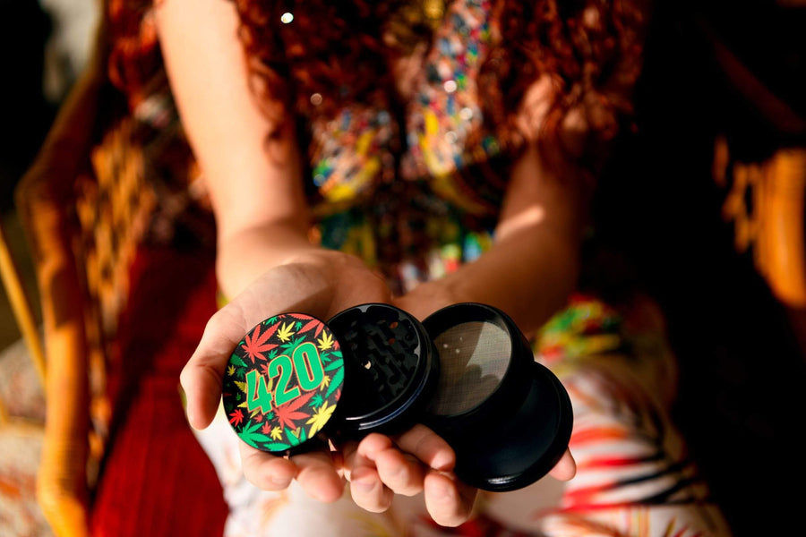 V Syndicate 420 Rasta 4-Piece SharpShred Grinder